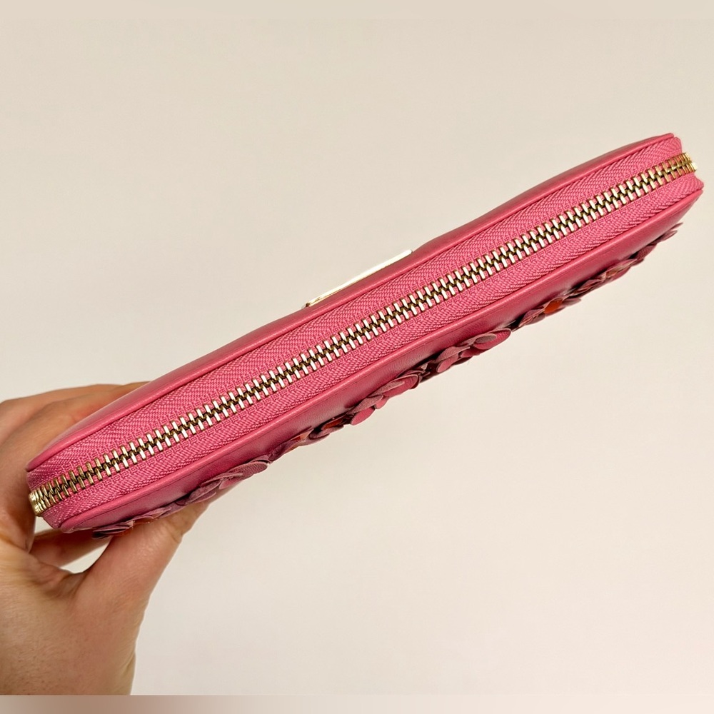 Valentino Garavani Floral Appliqué Wallet - Picture 6 of 16